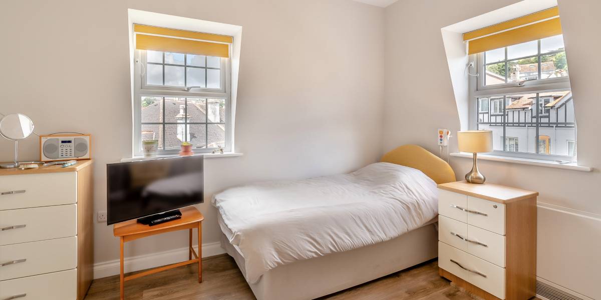 light-bedroom-with-views